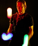 leuchtball-jonglage-lichtkuenstler